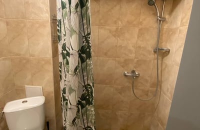 Vermietung einer geräumigen 3-Zimmer-Wohnung, Zentrum von Varna, Bulgarien